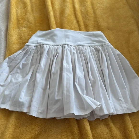 White sport skirt - Picture 2 of 4